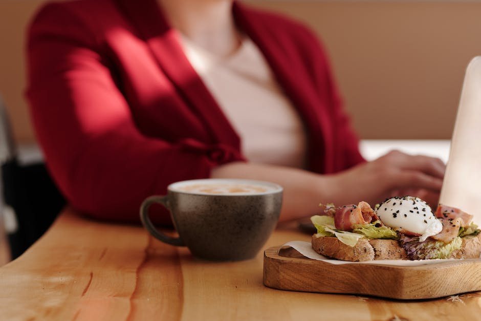 Gramm Eiweiß pro Mahlzeit ermitteln